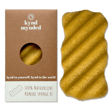 Afbeelding in Gallery-weergave laden, Konjac Sponge XL van Kynd Mynded – Natuurlijke lichaamsreiniging met kurkuma voor een stralende huid